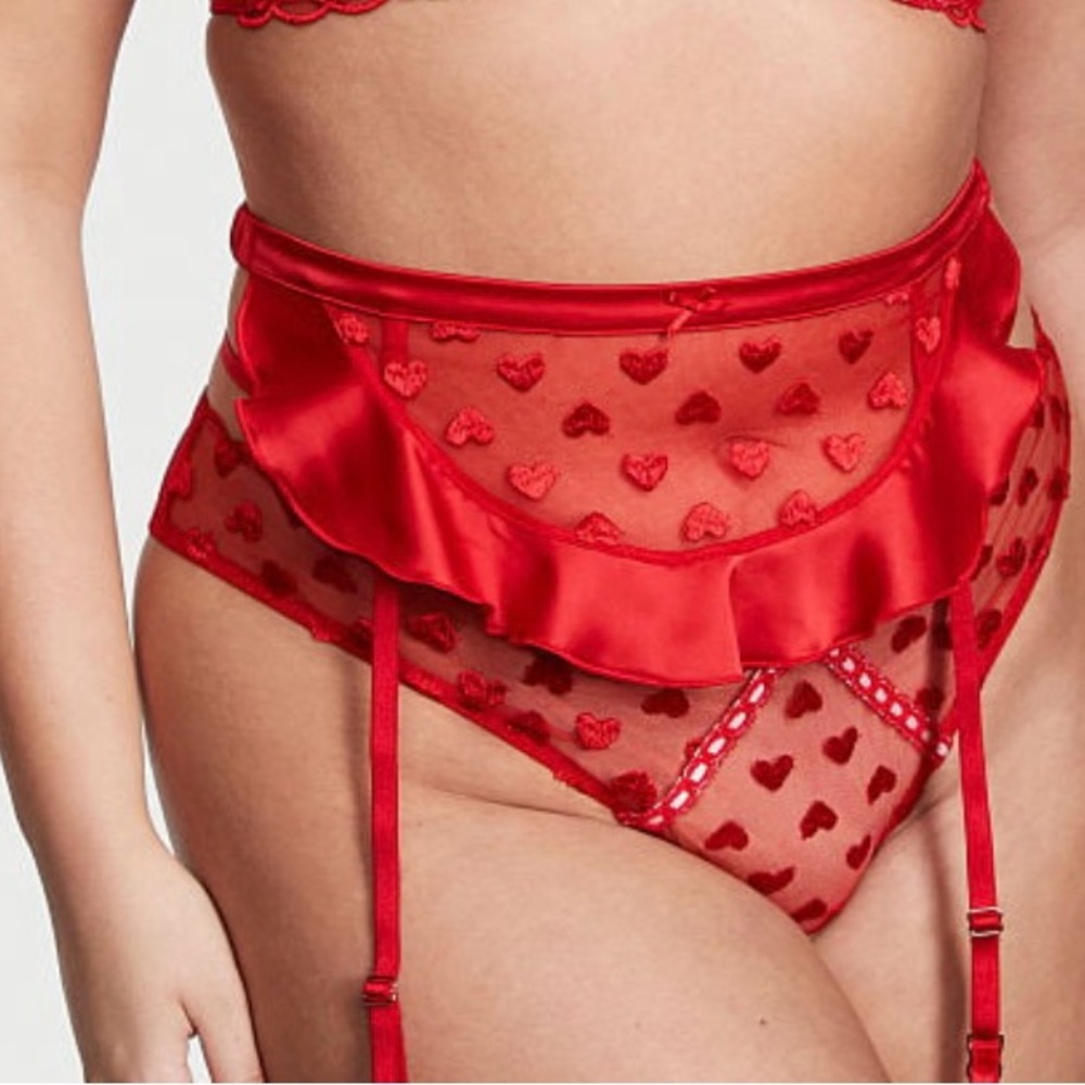 Garter red